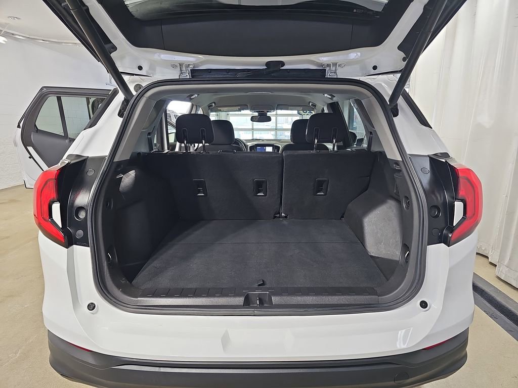 Used 2020 GMC Terrain SLE w/ Driver Convenience Package image 15