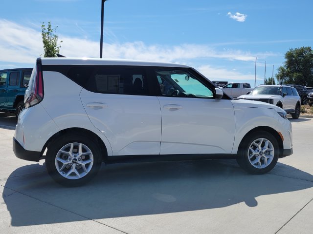 Certified 2025 Kia Soul LX w/ LX Technology Package FWD image 6