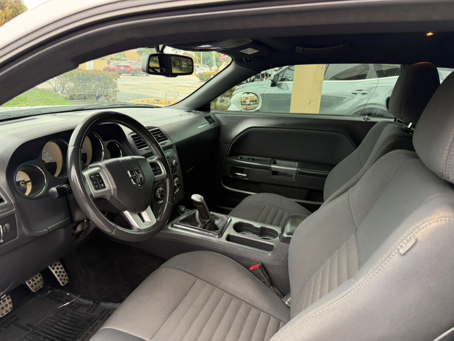 Used 2014 Dodge Challenger R/T RWD image 9