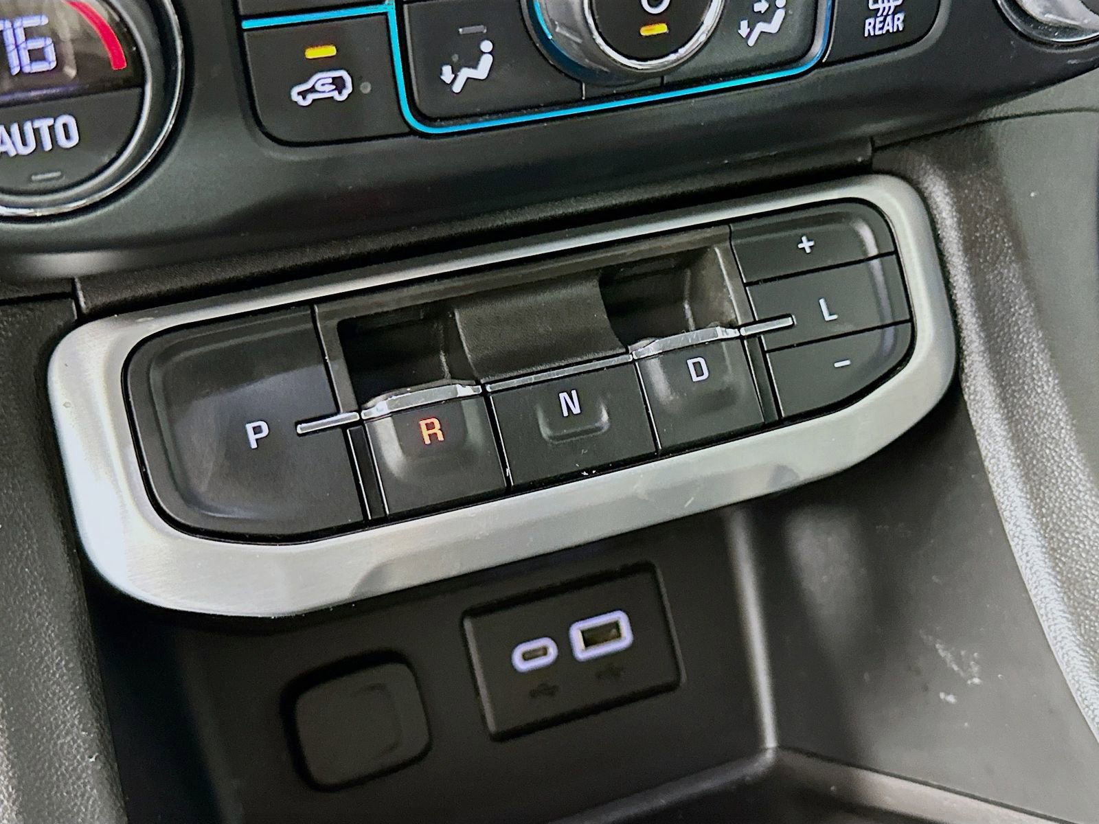 Used 2021 GMC Acadia SLE image 18