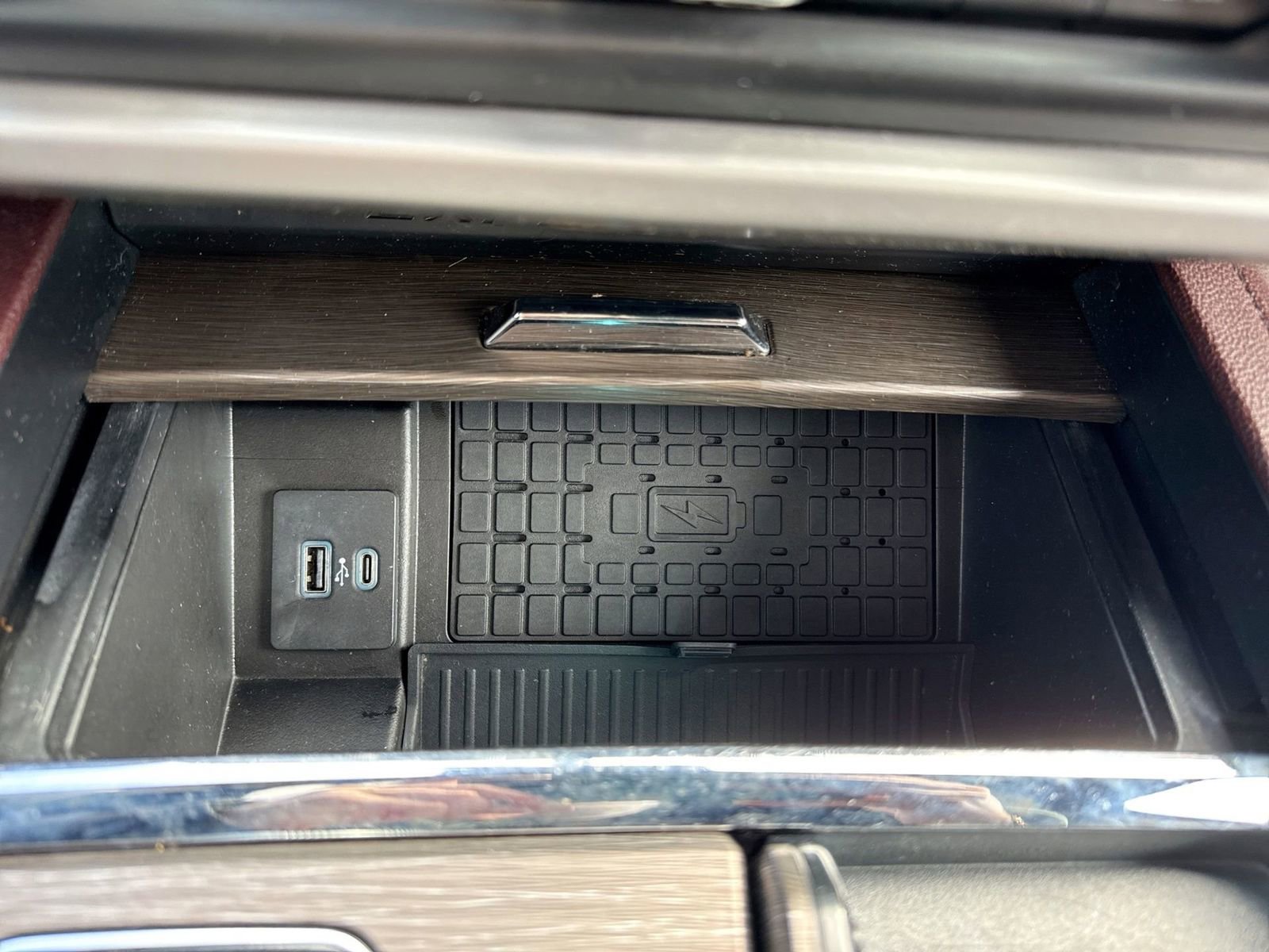 Used 2022 Ford Expedition Limited image 32