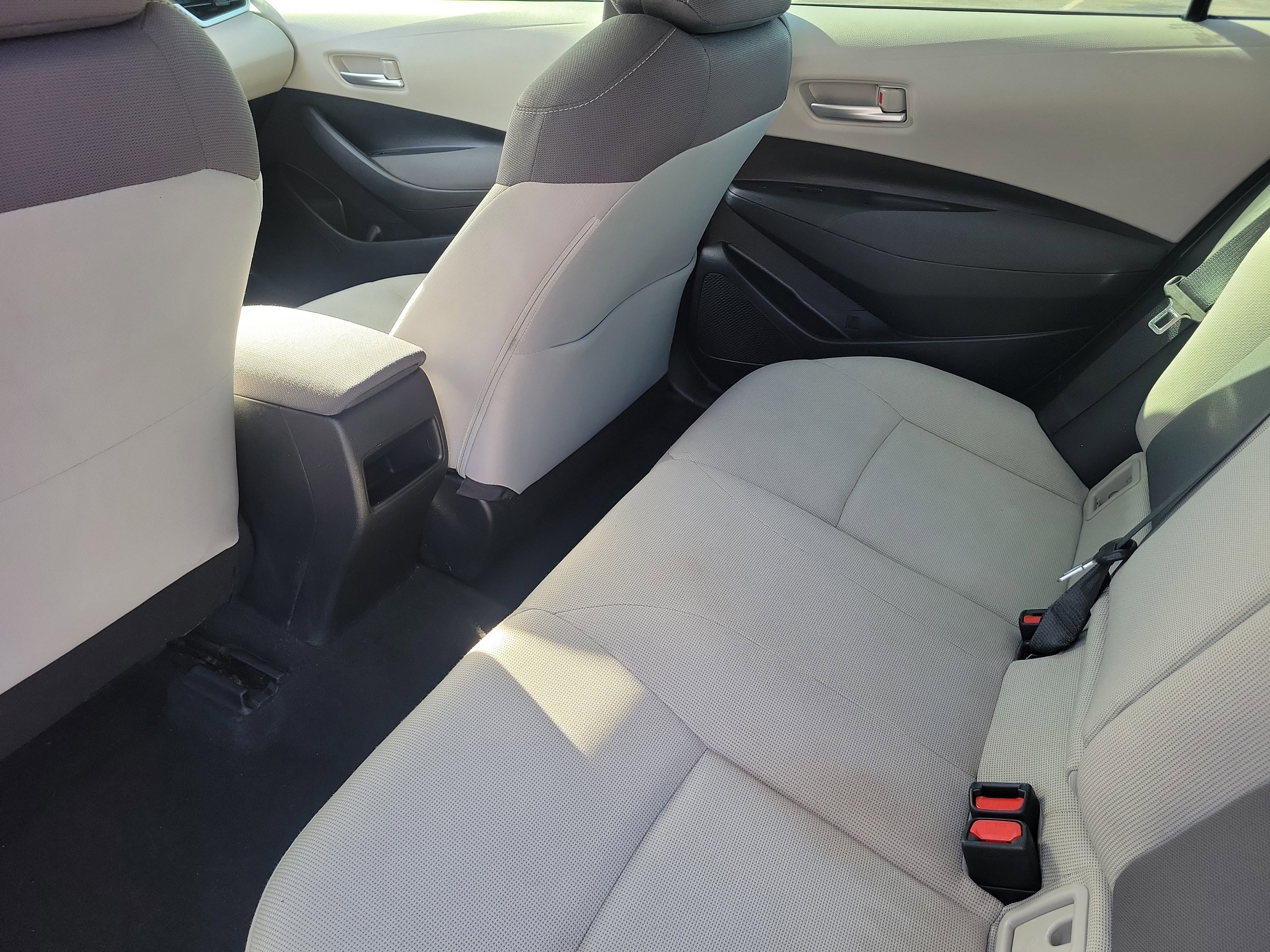 Used 2021 Toyota Corolla LE image 8