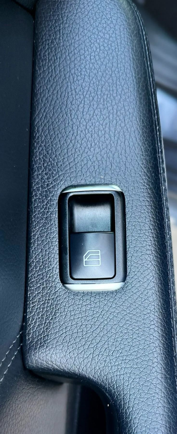 Used 2014 Mercedes-Benz E 350 4MATIC Sedan image 31
