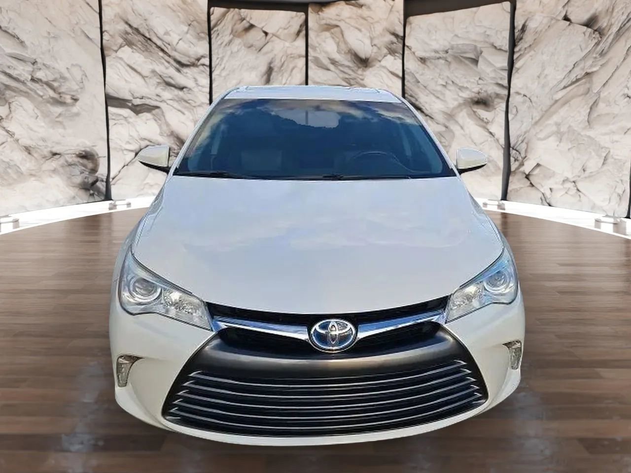 Used 2017 Toyota Camry XLE image 2