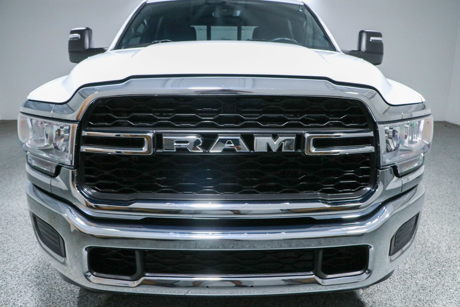 Used 2024 RAM 2500 Tradesman w/ Chrome Appearance Group AWD/4WD image 4
