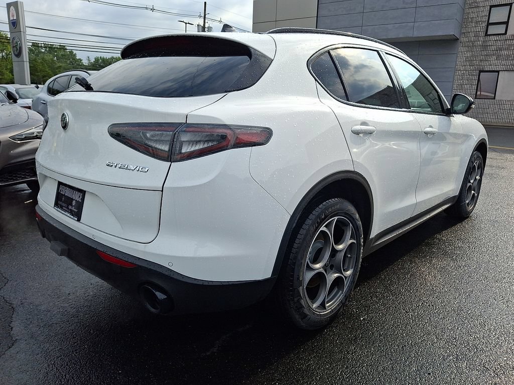 New 2026 Alfa Romeo Stelvio Sprint AWD/4WD image 3