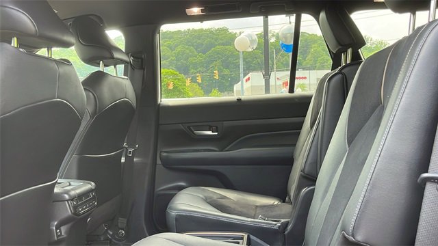 Used 2024 Toyota Grand Highlander AWD Hybrid image 20