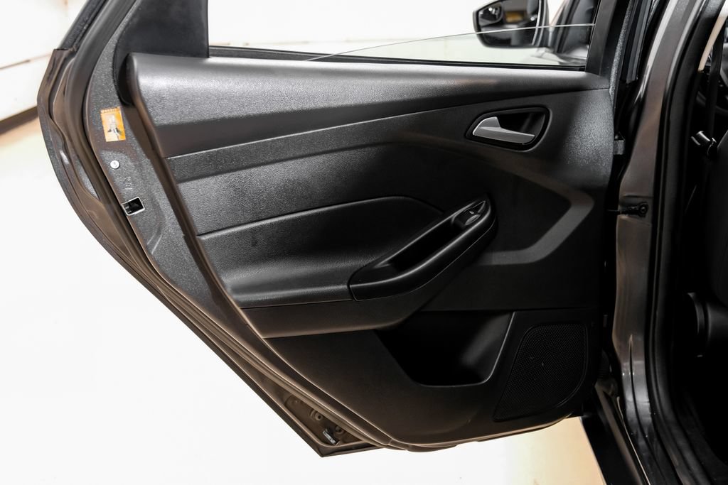 Used 2018 Ford Focus SE w/ SE Appearance Package FWD image 48