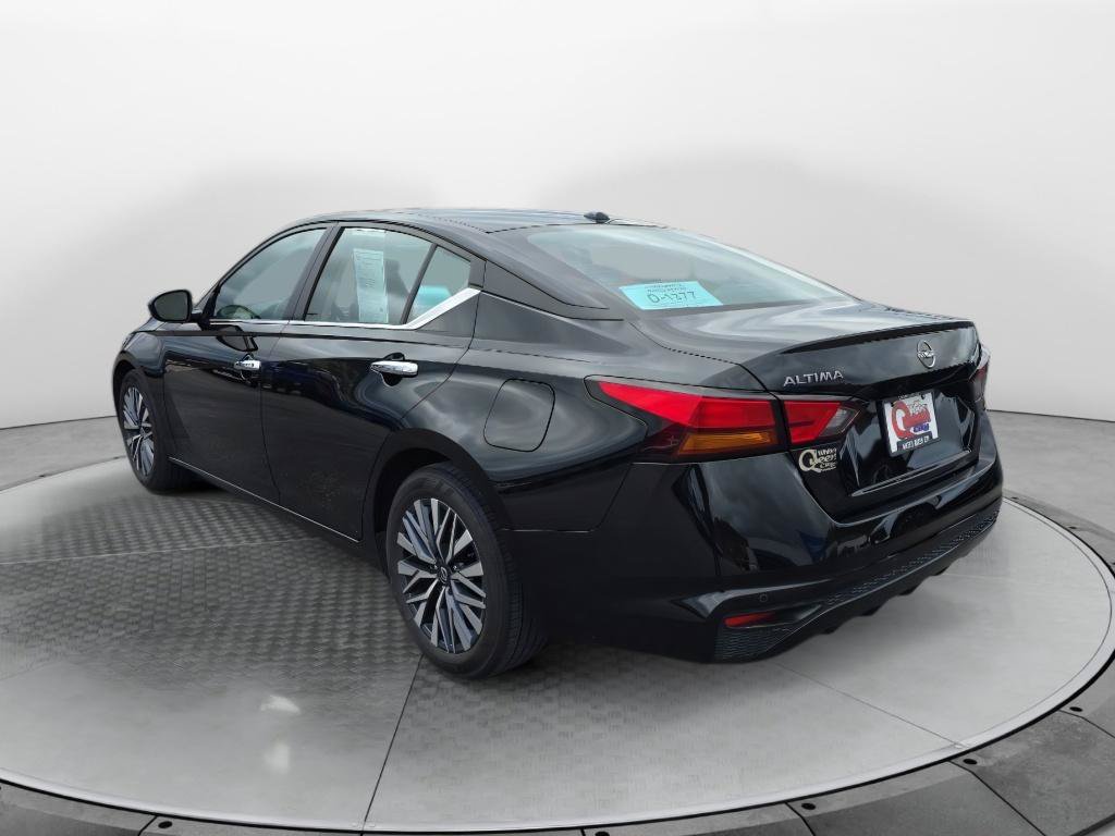 Used 2025 Nissan Altima 2.5 SV FWD image 3