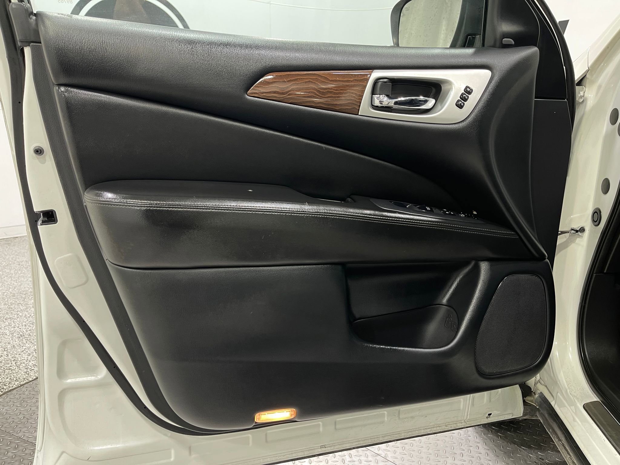 Used 2019 Nissan Pathfinder Platinum w/ Cargo Package AWD/4WD image 15