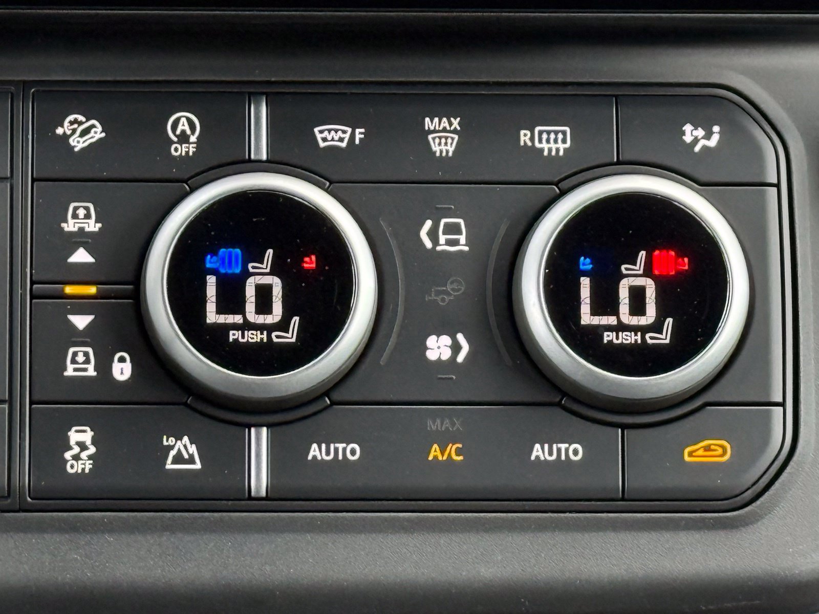 New 2026 Land Rover Defender 110 Trophy Edition AWD/4WD image 29