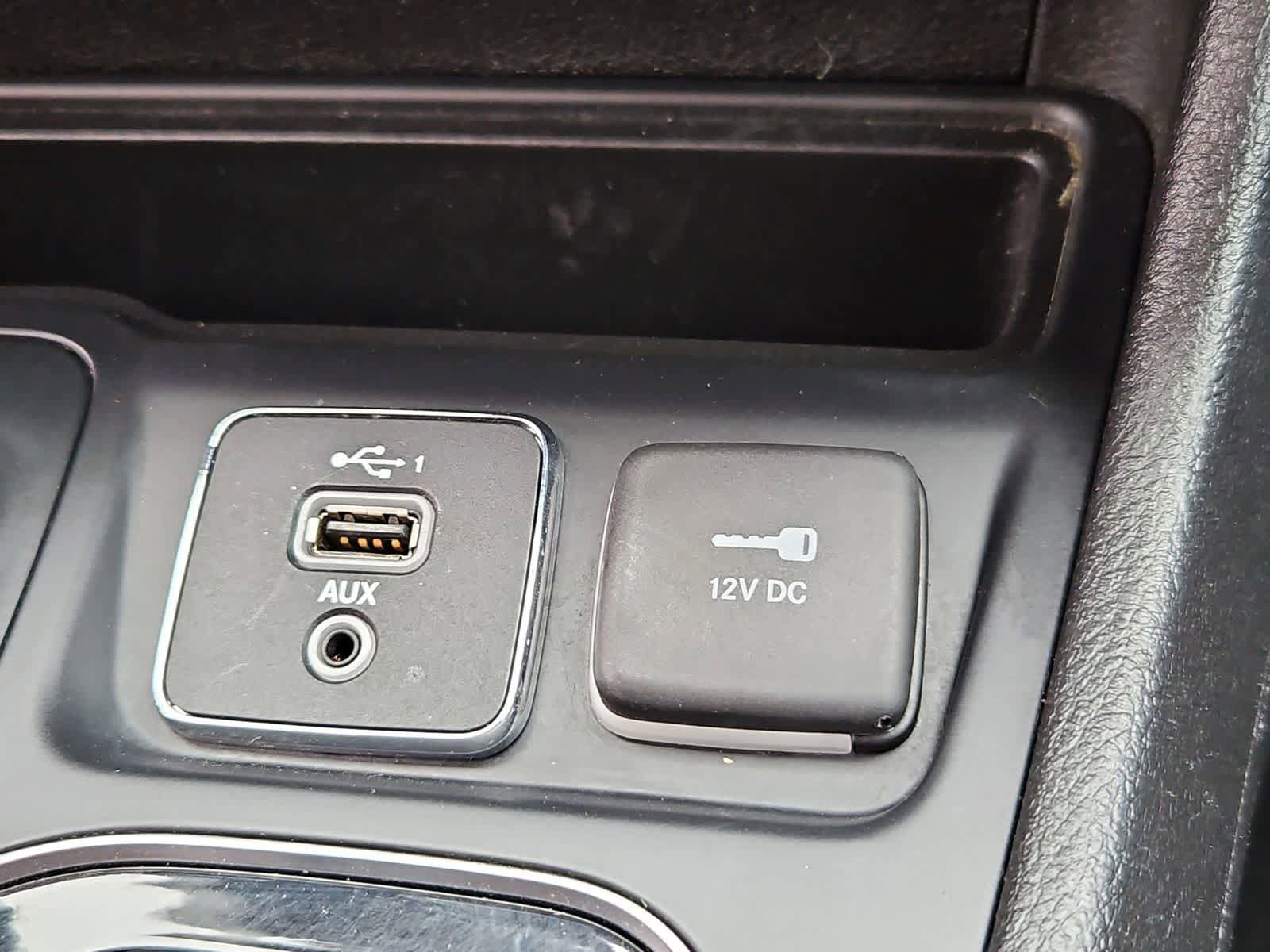 Used 2019 Jeep Cherokee Limited AWD/4WD image 31