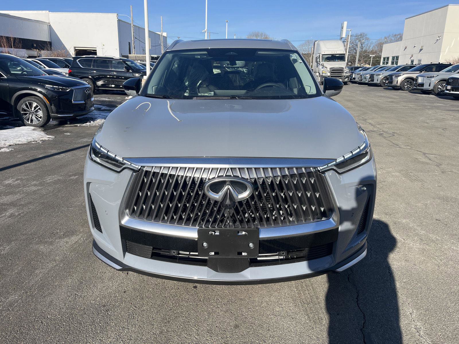 New 2026 INFINITI QX60 Luxe w/ Family Package image 8