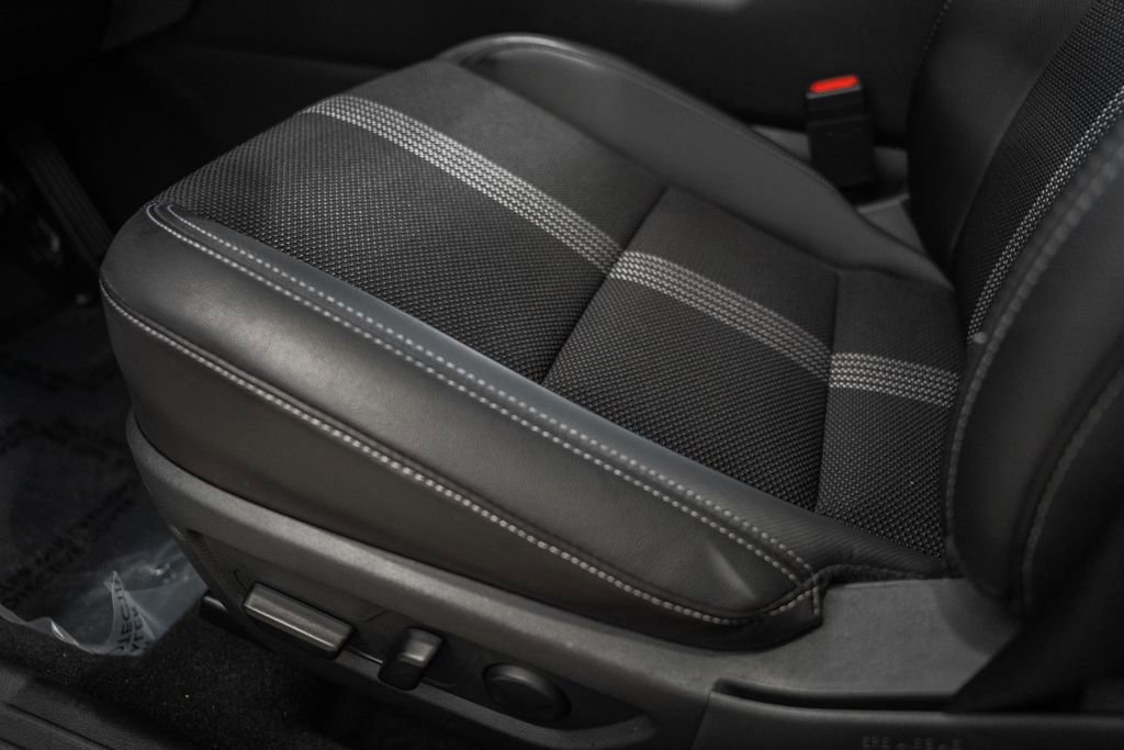 Used 2025 MAZDA CX-50 AWD 2.5 S w/ Premium Package image 42