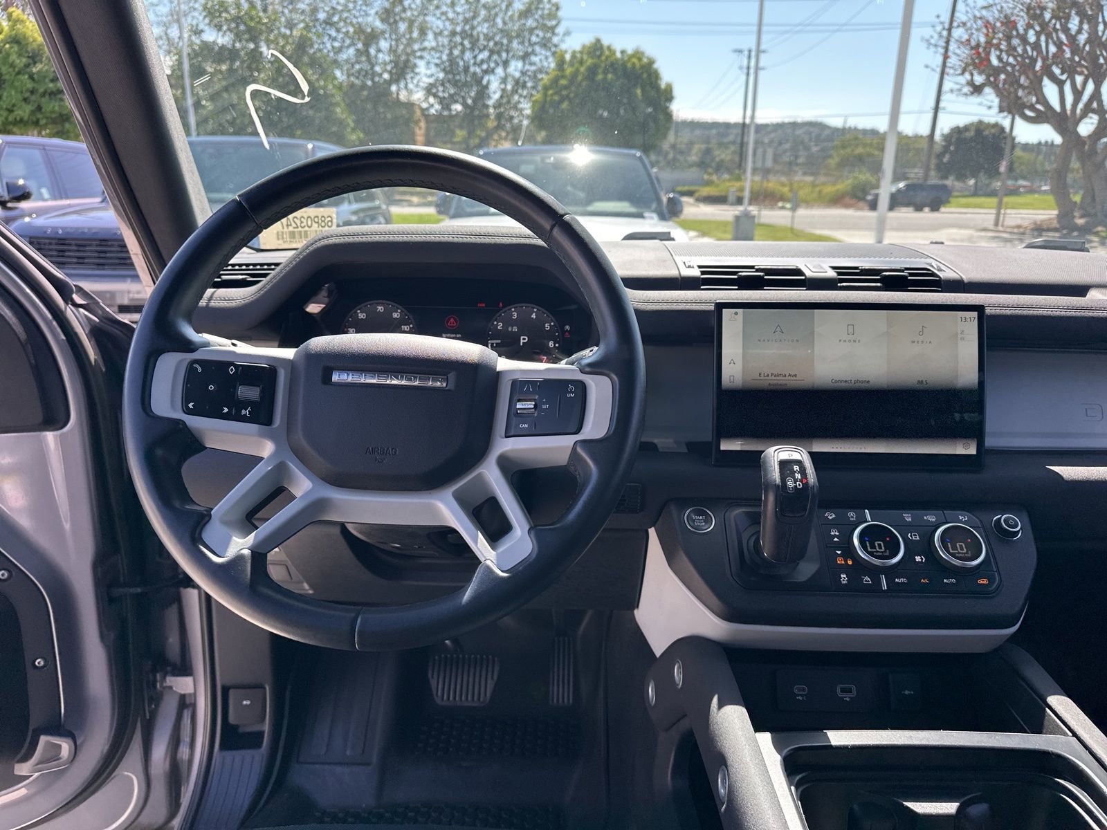 Used 2023 Land Rover Defender 130 X-Dynamic SE image 15