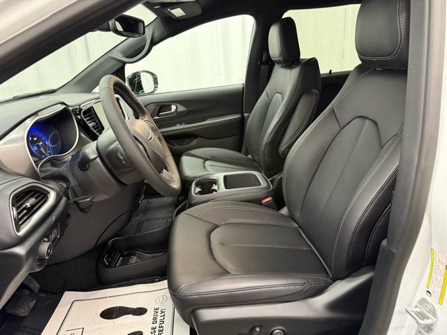 New 2026 Chrysler Pacifica Select FWD image 5