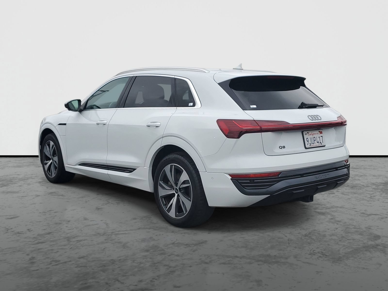 Used 2024 Audi Q8 e-tron Premium Plus w/ Premium Plus Package AWD/4WD image 3