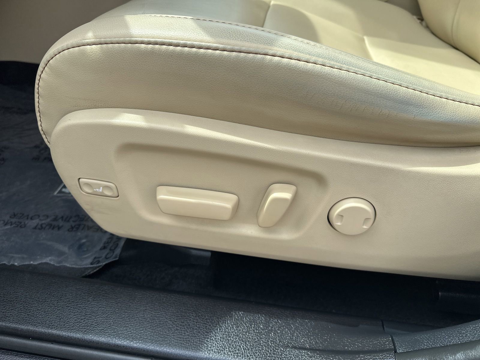 Used 2019 Toyota Highlander XLE AWD/4WD image 14