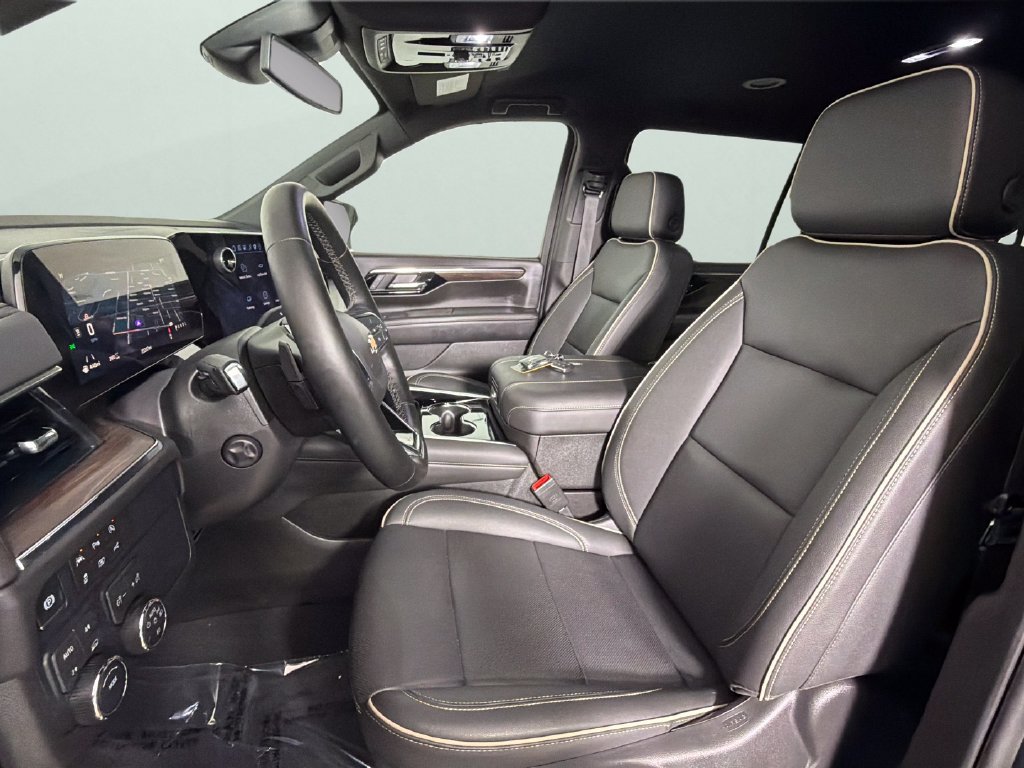 Used 2026 Chevrolet Suburban Premier AWD/4WD image 18