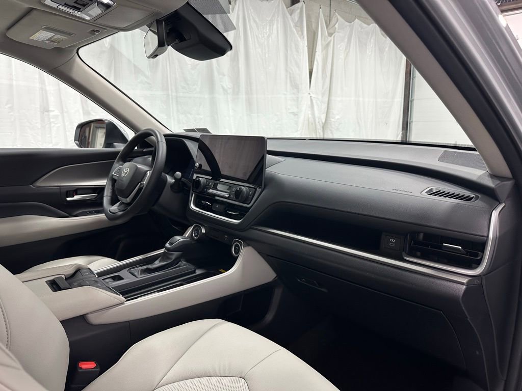 Used 2025 Toyota Grand Highlander AWD image 66