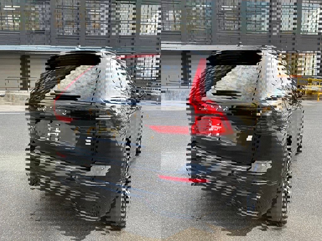 Certified 2024 Volvo XC60 T8 Ultimate w/ Protection Package Premier image 13