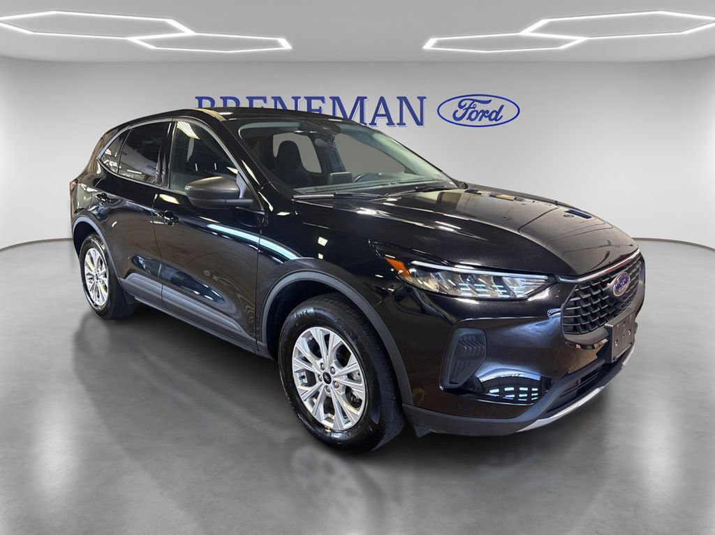 Certified 2025 Ford Escape Active AWD/4WD image 3