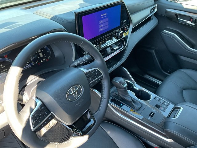 Used 2026 Toyota Highlander Limited AWD/4WD image 23