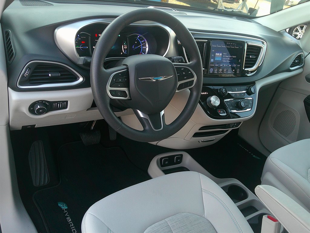 Used 2017 Chrysler Pacifica Touring Plus image 16