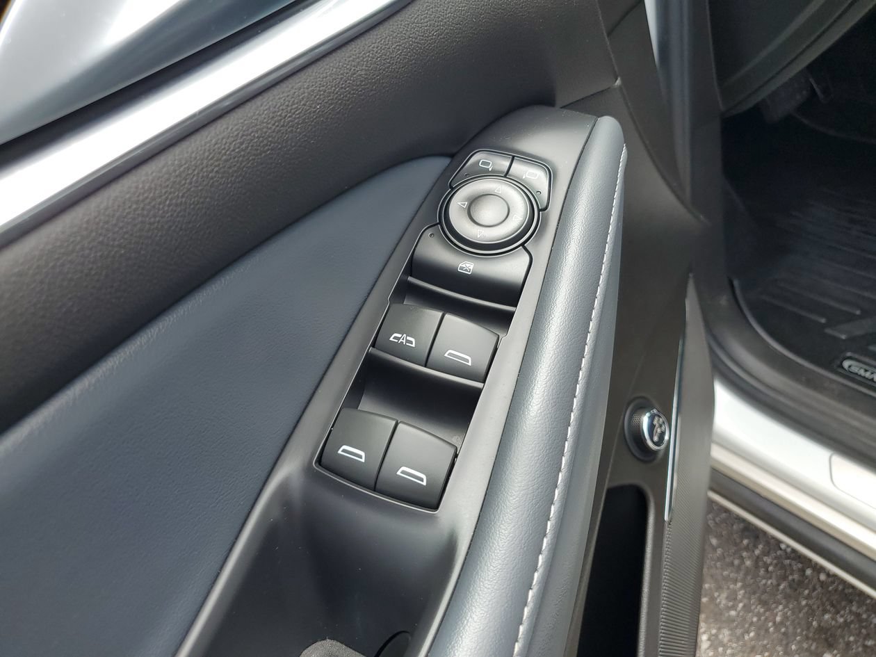 Used 2021 Buick Enclave Essence FWD image 16