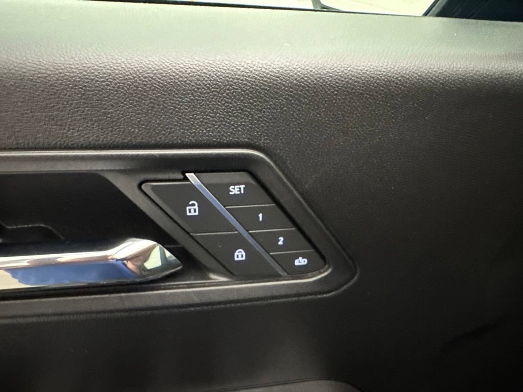 Used 2025 Chevrolet Colorado ZR2 AWD/4WD image 23