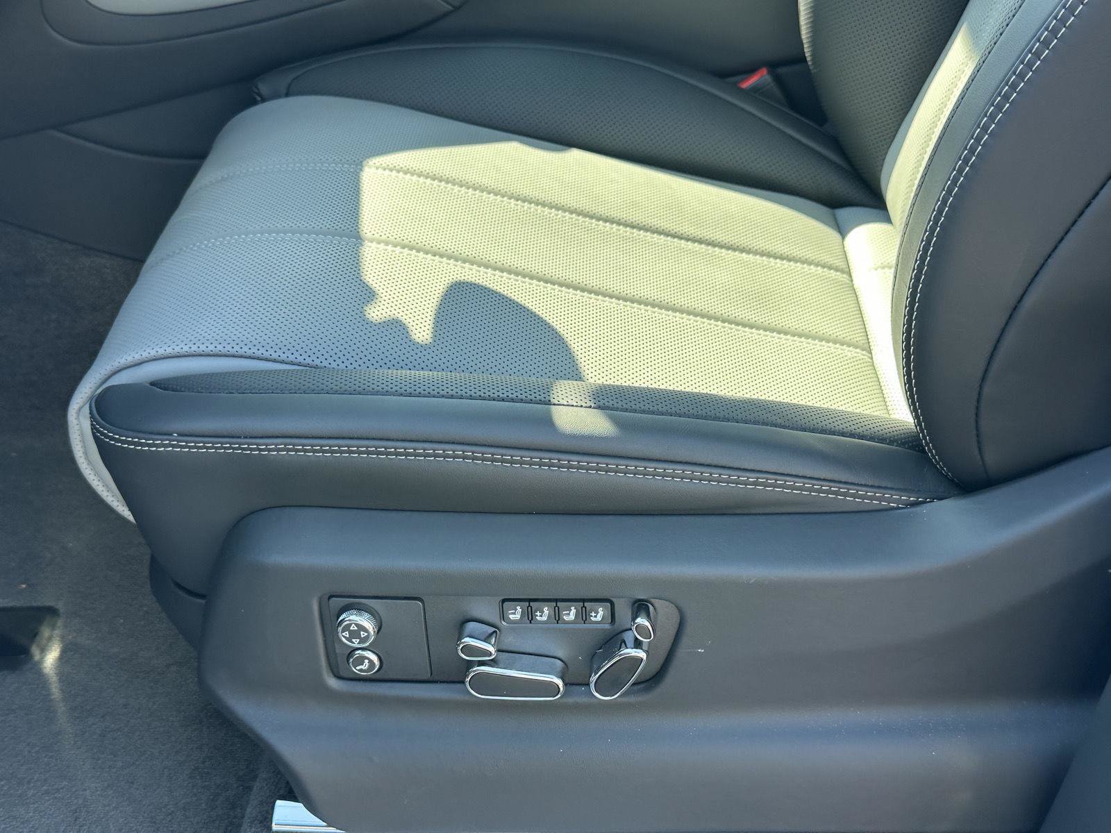 New 2027 Bentley Bentayga AWD/4WD image 10