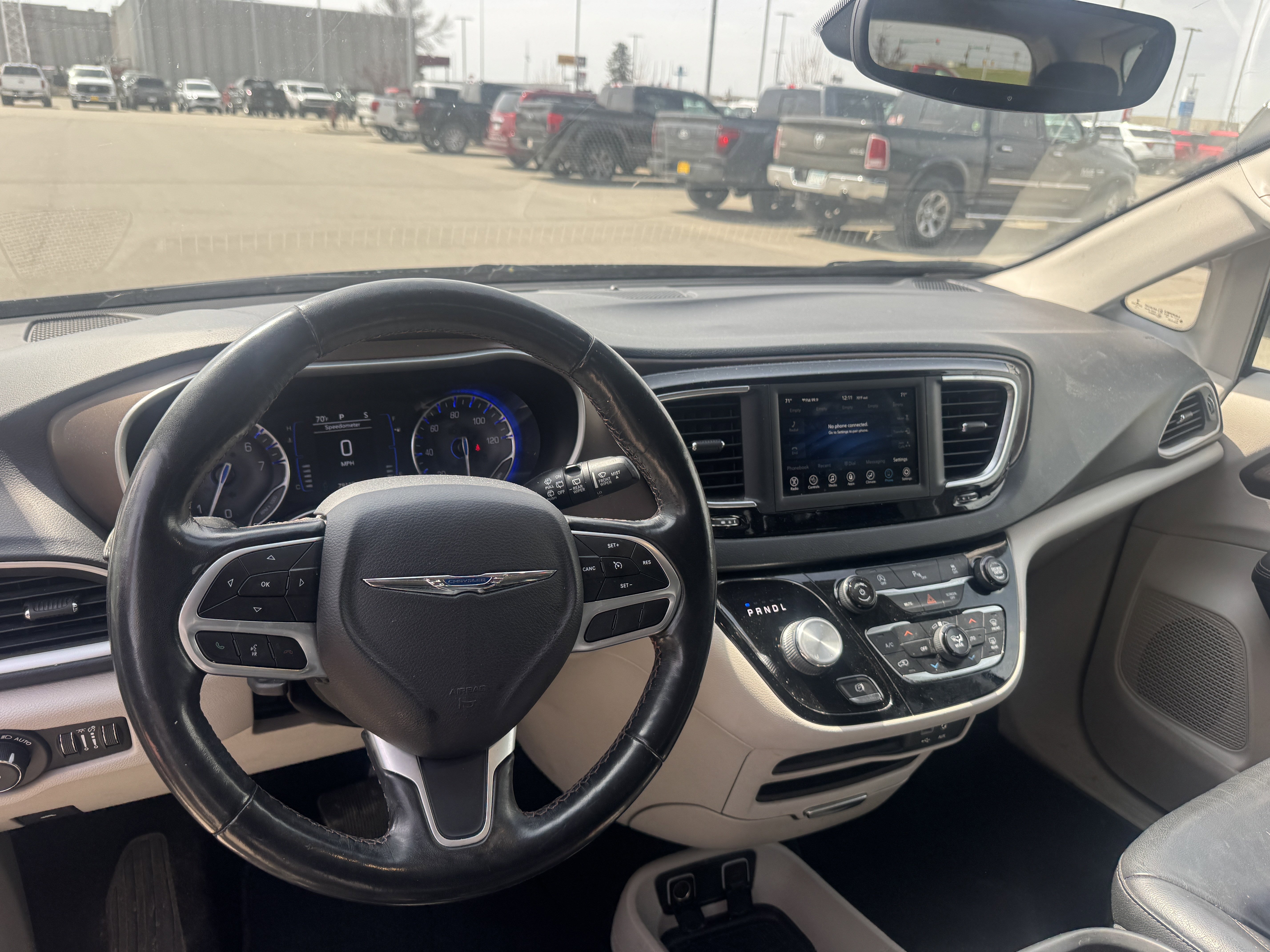 Used 2019 Chrysler Pacifica Touring-L w/ Tire & Wheel Group FWD image 5