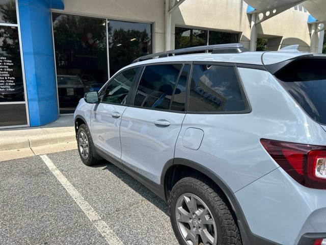 Used 2025 Honda Passport TrailSport image 2