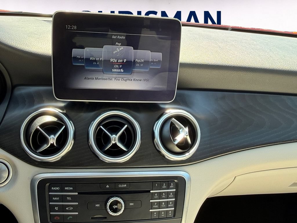 Used 2020 Mercedes-Benz GLA 250 4MATIC w/ Premium Package image 14