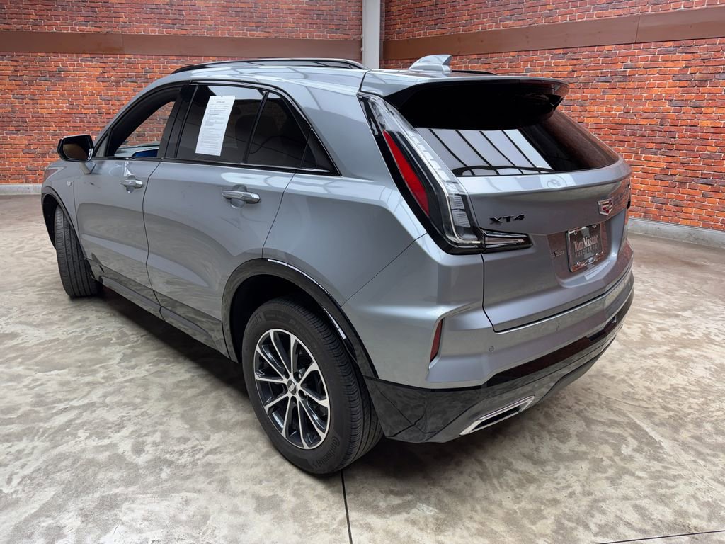 Used 2024 Cadillac XT4 Sport FWD image 2
