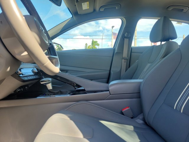 Certified 2023 Hyundai Elantra SEL w/ Convenience Package image 18