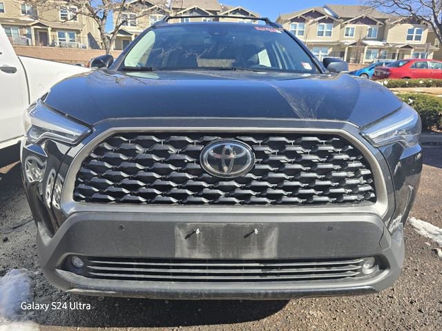 Used 2022 Toyota Corolla Cross XLE w/ Convenience Package image 2