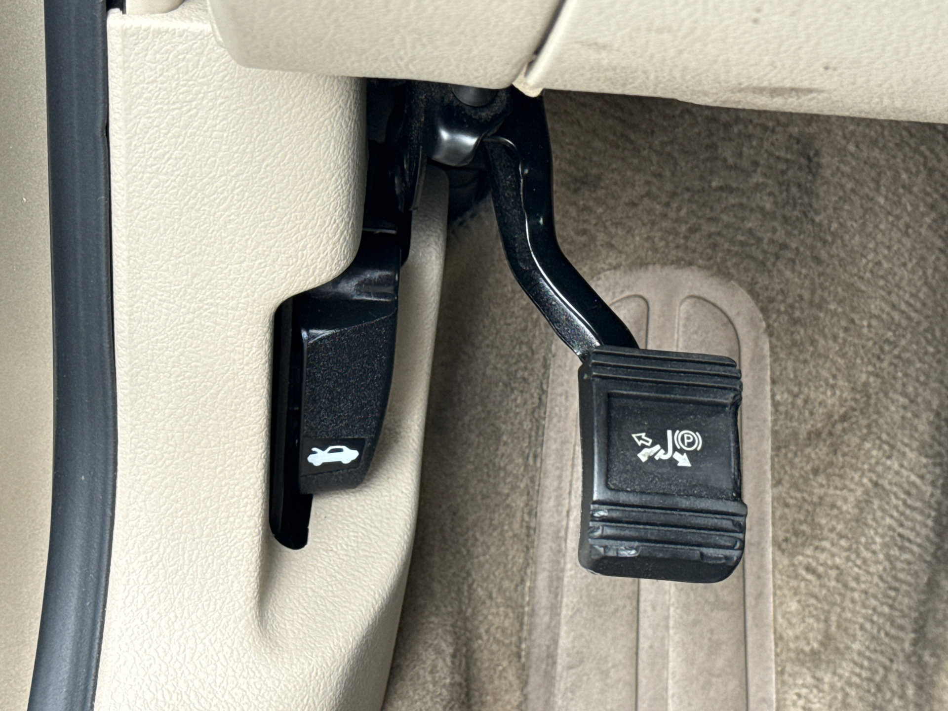 Used 2005 Buick LaCrosse CXL w/ Gold Convenience Package image 27