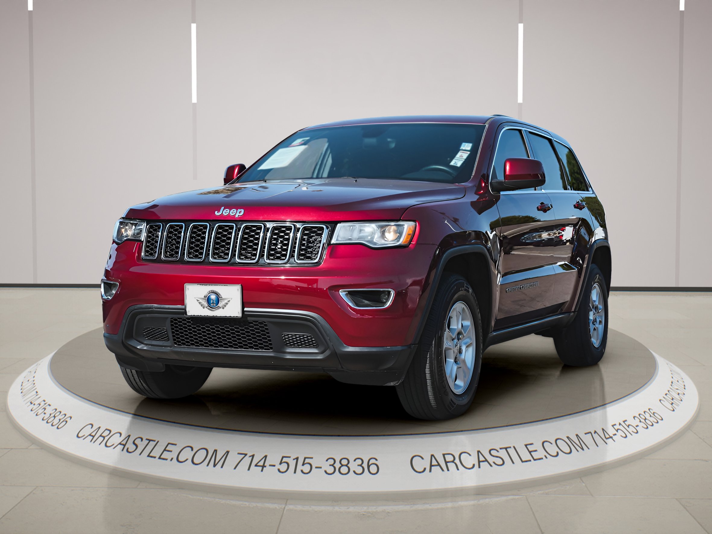 Used 2017 Jeep Grand Cherokee Laredo image 2