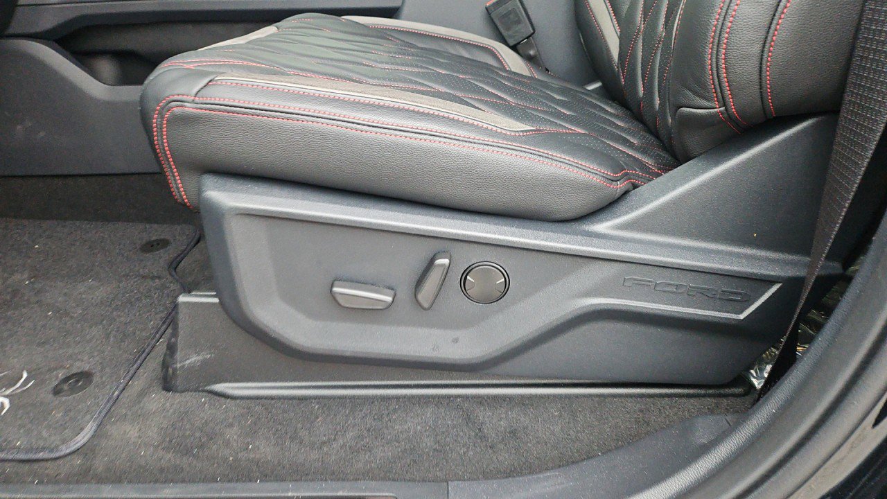 New 2026 Ford F250 Lariat w/ Black Appearance Package image 8