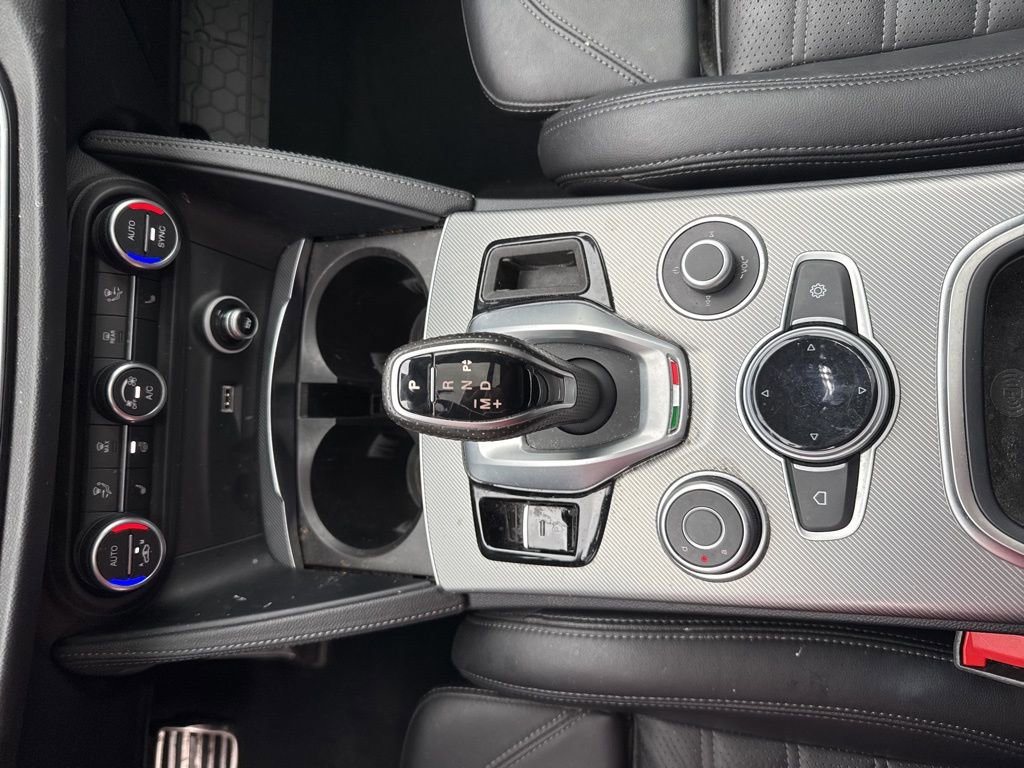 Used 2022 Alfa Romeo Stelvio Veloce image 38