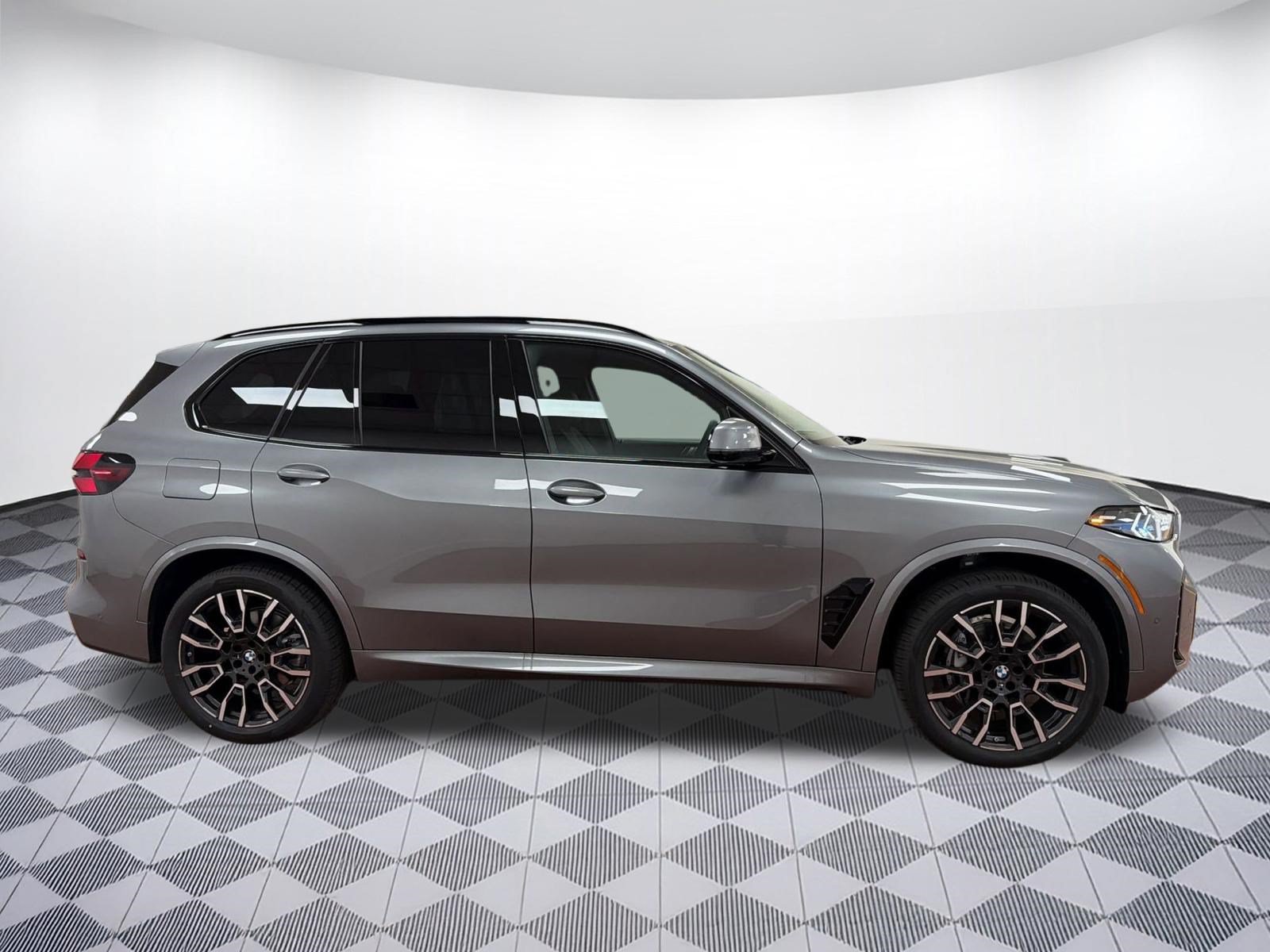 Used 2026 BMW X5 xDrive40i w/ M Sport Package AWD/4WD image 8
