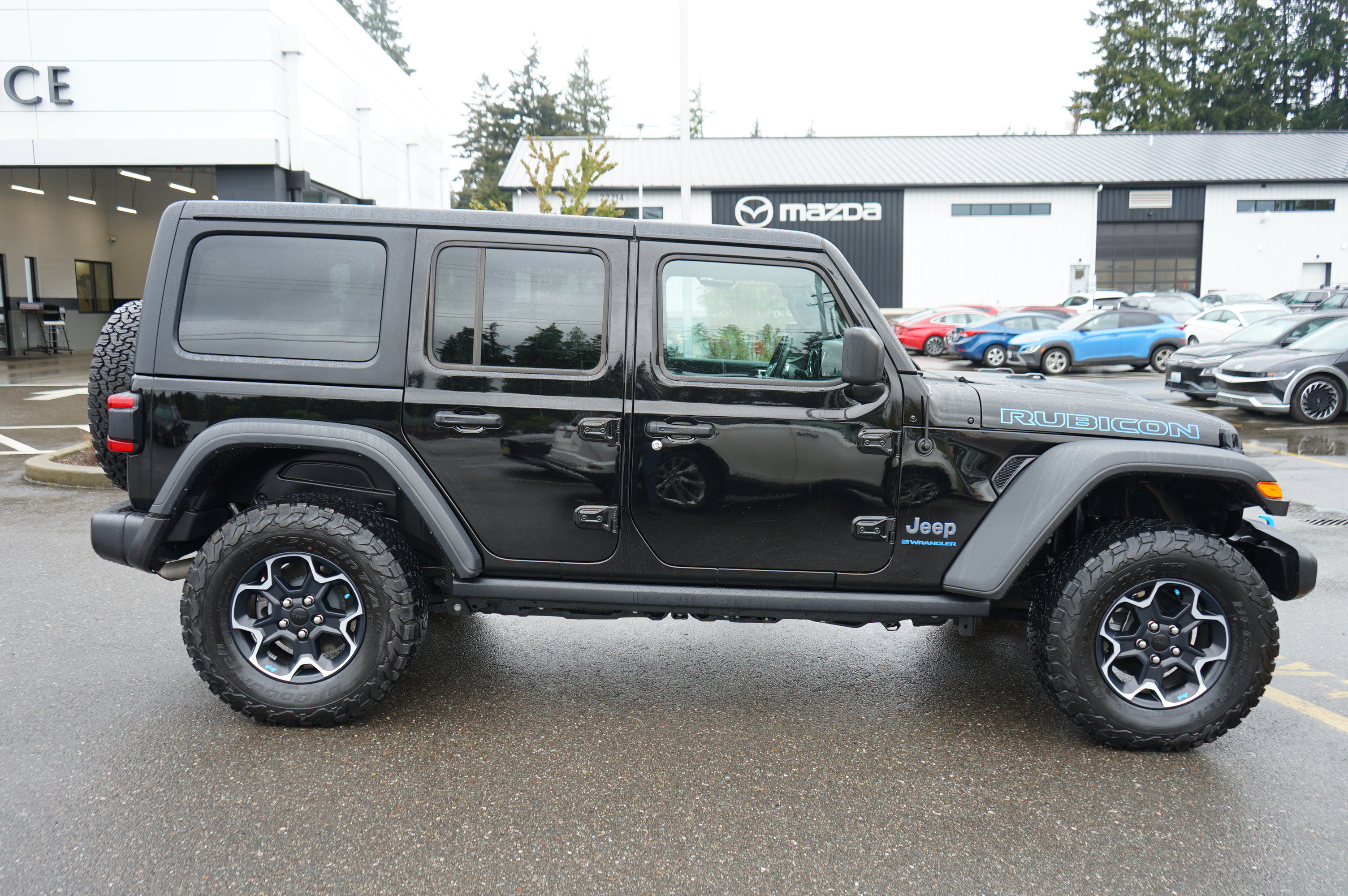 Used 2023 Jeep Wrangler Unlimited Rubicon 4xe w/ Cold Weather Group AWD/4WD image 2