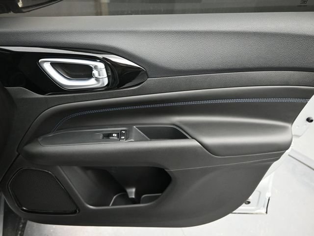 New 2025 Jeep Compass Latitude w/ Convenience Group AWD/4WD image 24