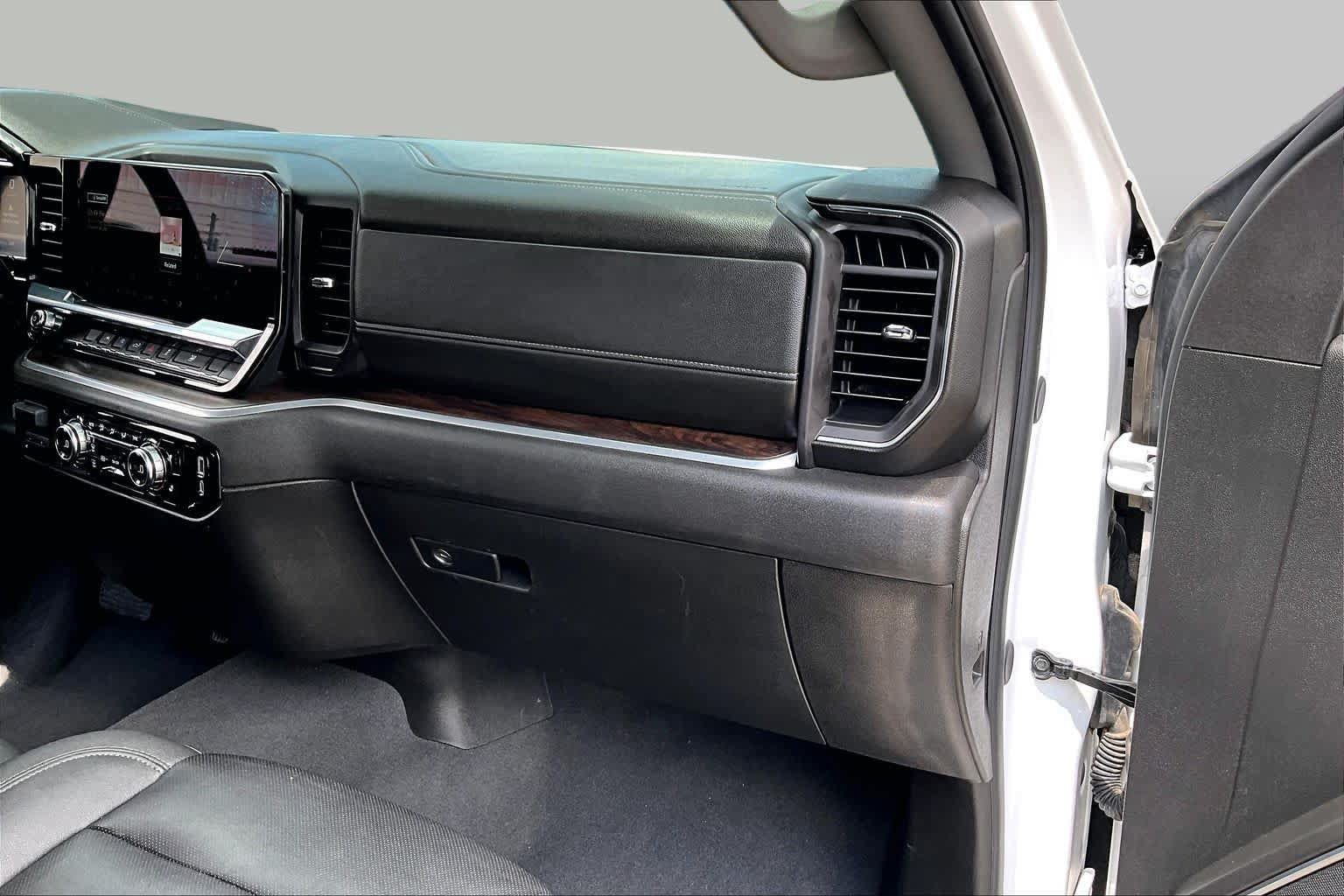 Used 2025 GMC Sierra 1500 SLT AWD/4WD image 19