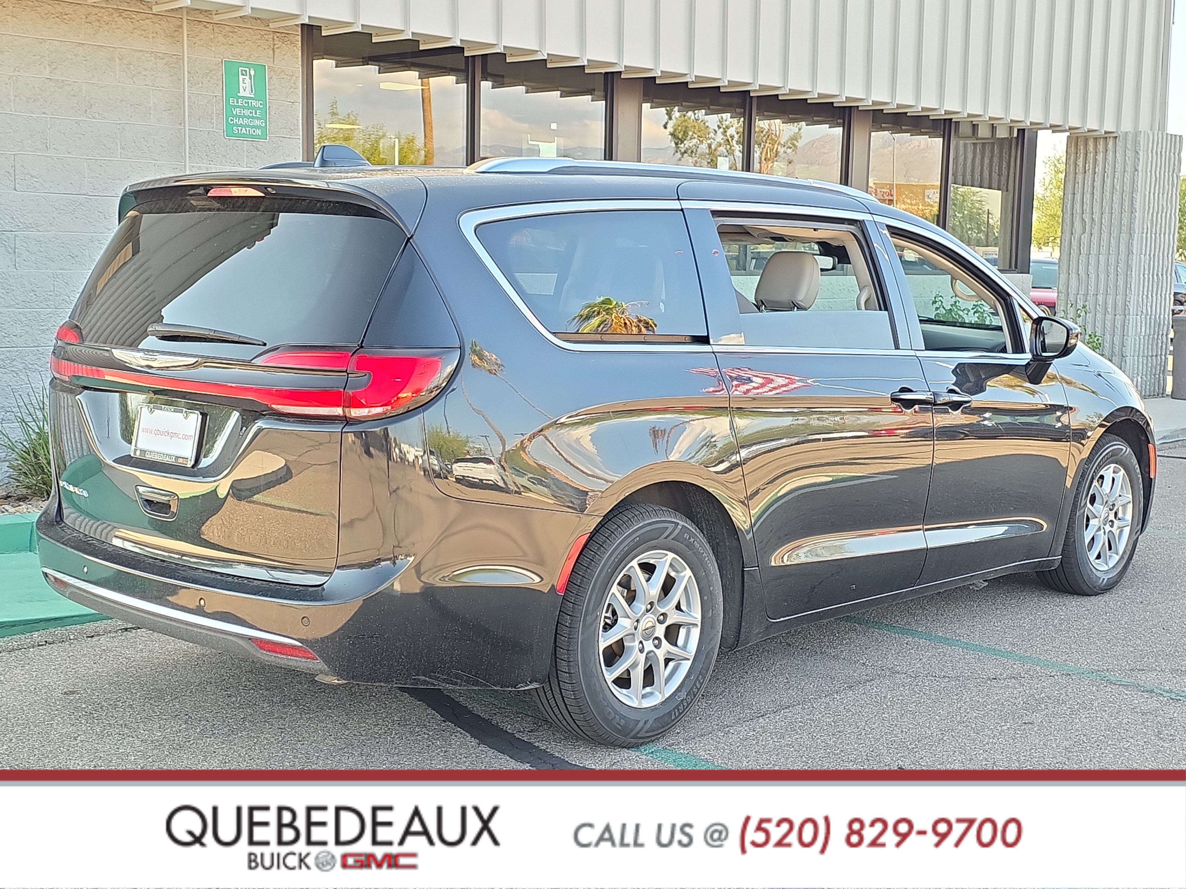 Used 2021 Chrysler Pacifica Touring-L FWD image 7