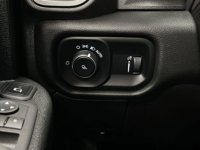 Used 2024 RAM 2500 Tradesman w/ Chrome Appearance Group image 23