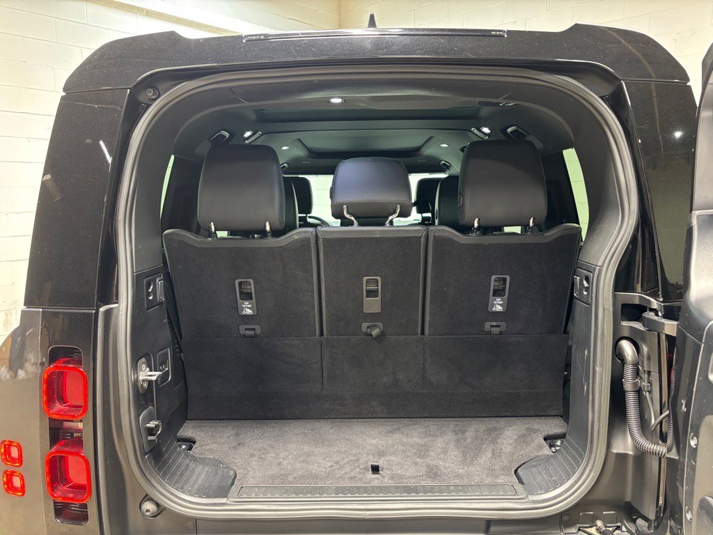 Used 2023 Land Rover Defender 130 X-Dynamic SE image 44