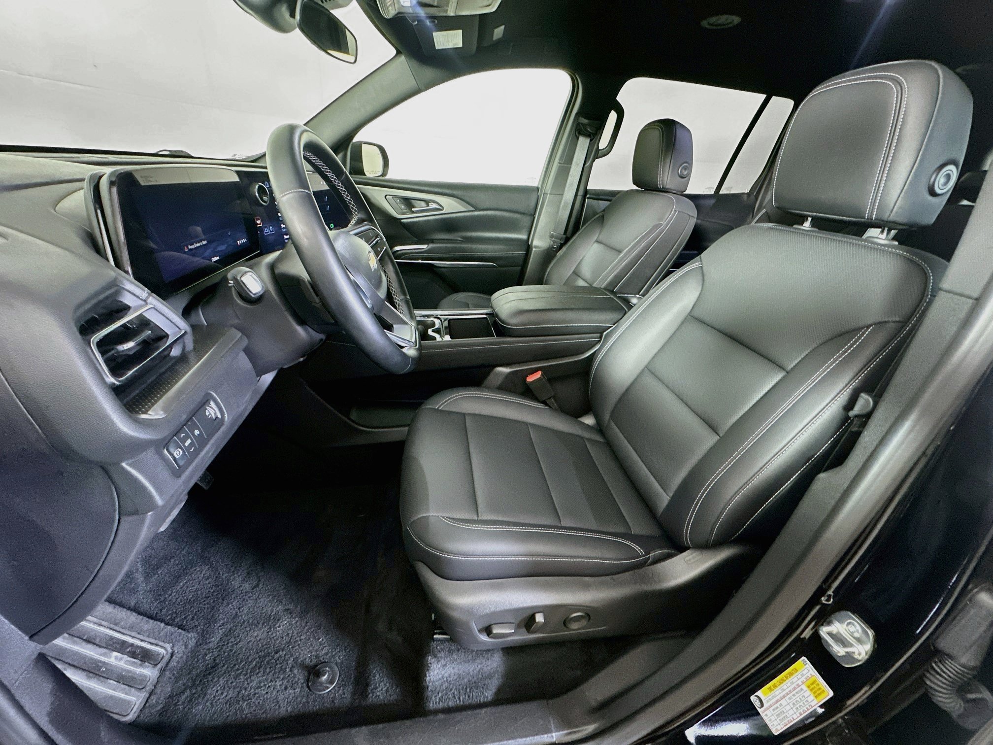 Used 2026 Chevrolet Traverse LT FWD image 13