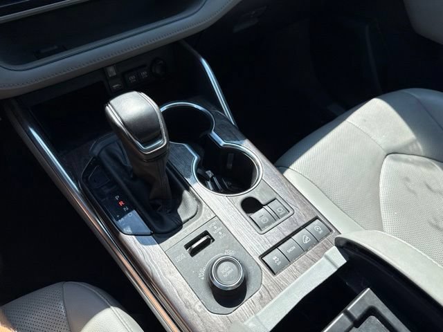 Used 2021 Toyota Highlander Platinum AWD/4WD image 29